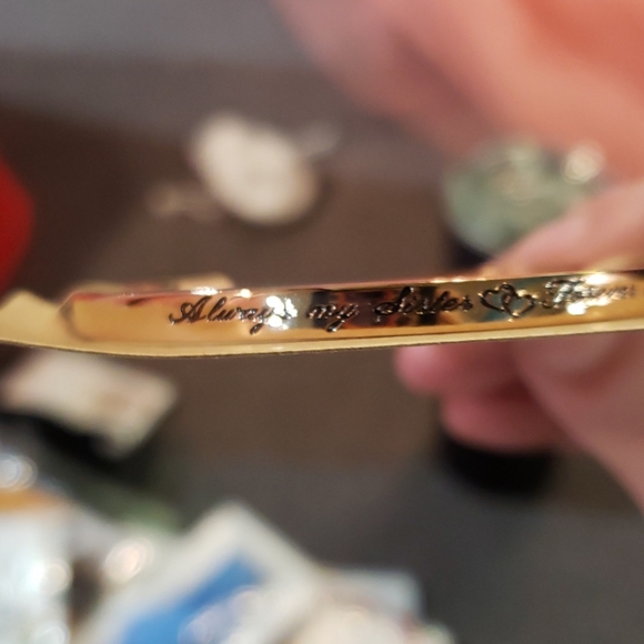 Cuff bracelet - Picture 2 of 4